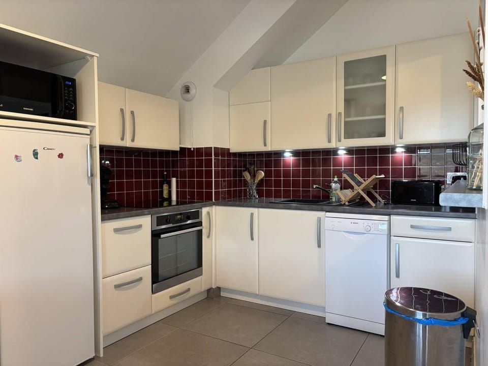 Appartement fonctionnel avec balcon, à 10 min du centre, parking gratuit, idéal pour 5 personnes - FR-1-548-3 Apartment in Provence-Alpes-Côte d'Azur