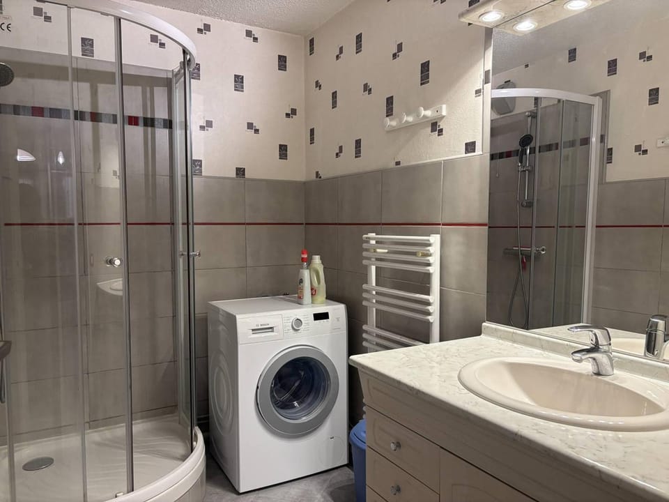 Appartement cosy, balcon sud, 2 chambres, parking gratuit à 10 min du centre et proche ski ! - FR-1-548-4 Apartment in Provence-Alpes-Côte d'Azur
