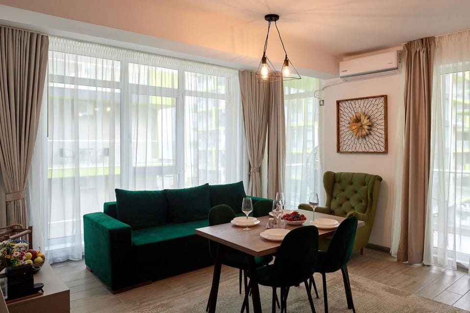 Sea la Vie 2BR Apt Spa n Pool Beach resort Apartment in Constanța County