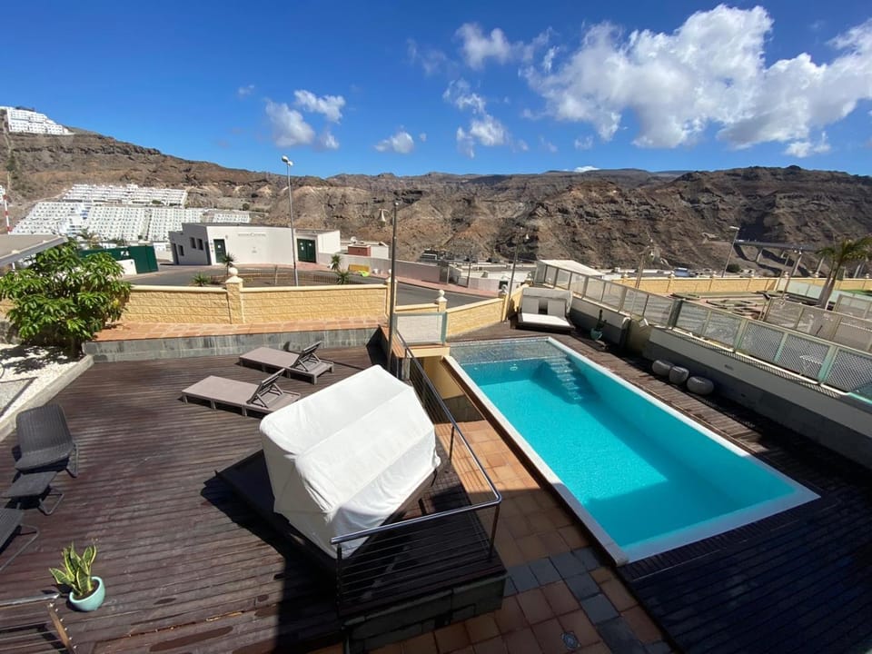 Property building, Swimming pool