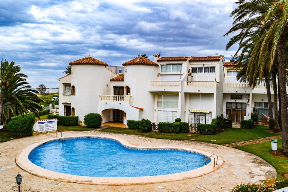 Property building, Day, On site, Pool view, Swimming pool, Swimming pool