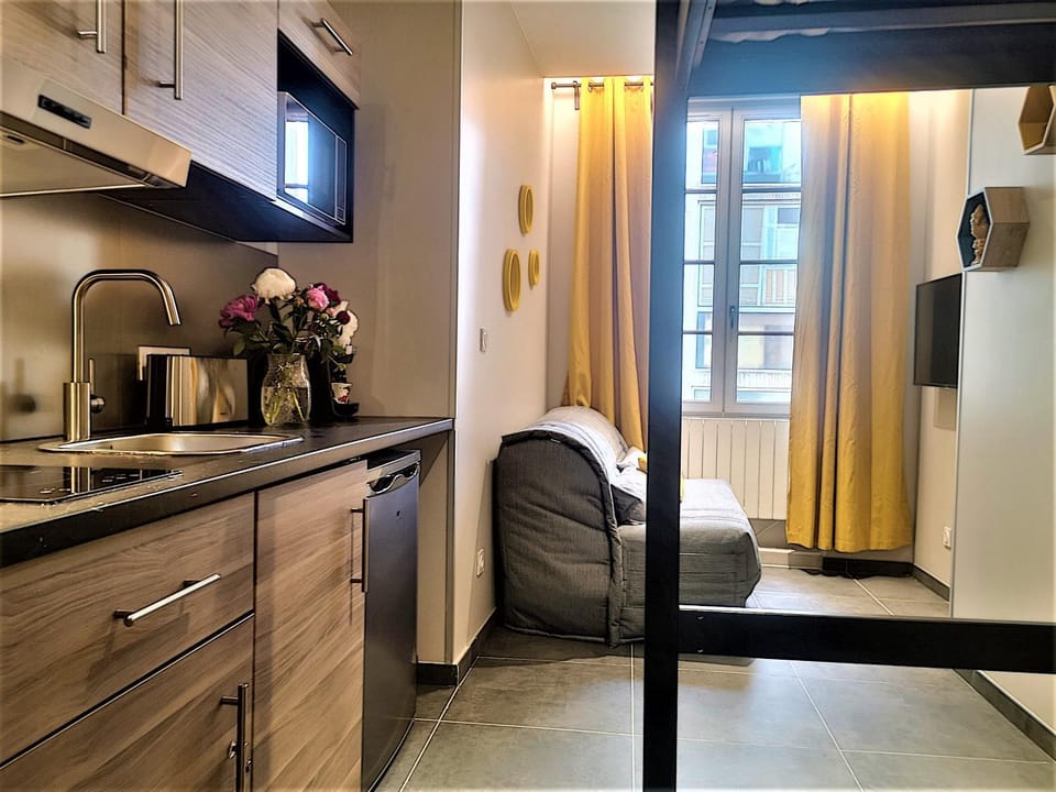Kitchen or kitchenette