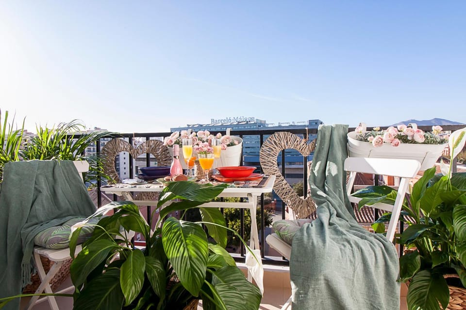 Balcony/Terrace, Dining area, City view, Street view