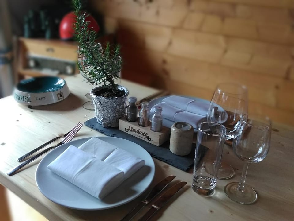 Food and drinks, Dining area