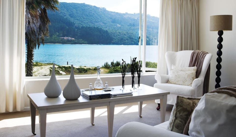 Day, Living room, Decorative detail, Sea view