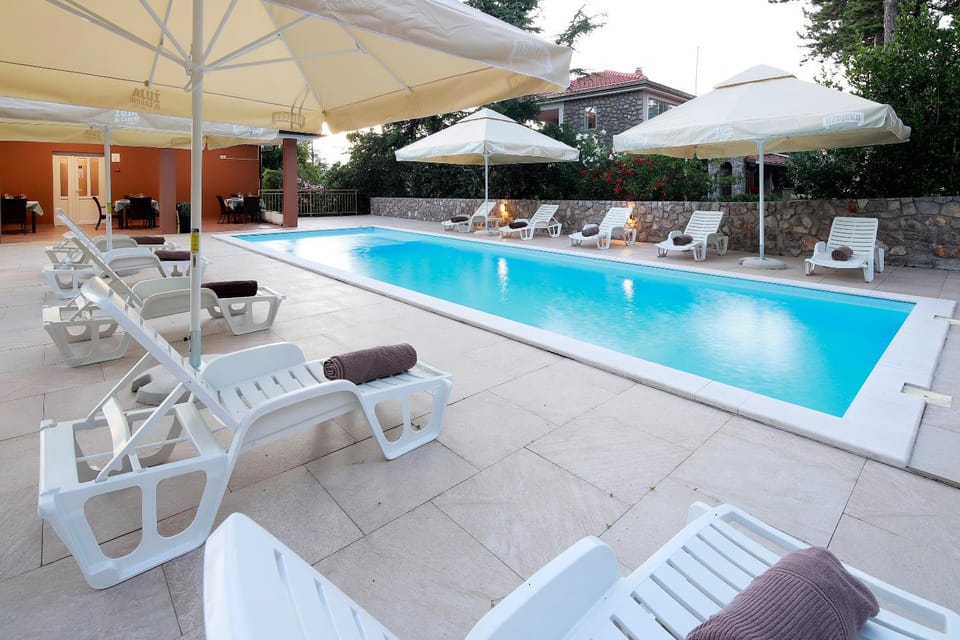 Swimming pool, Swimming pool