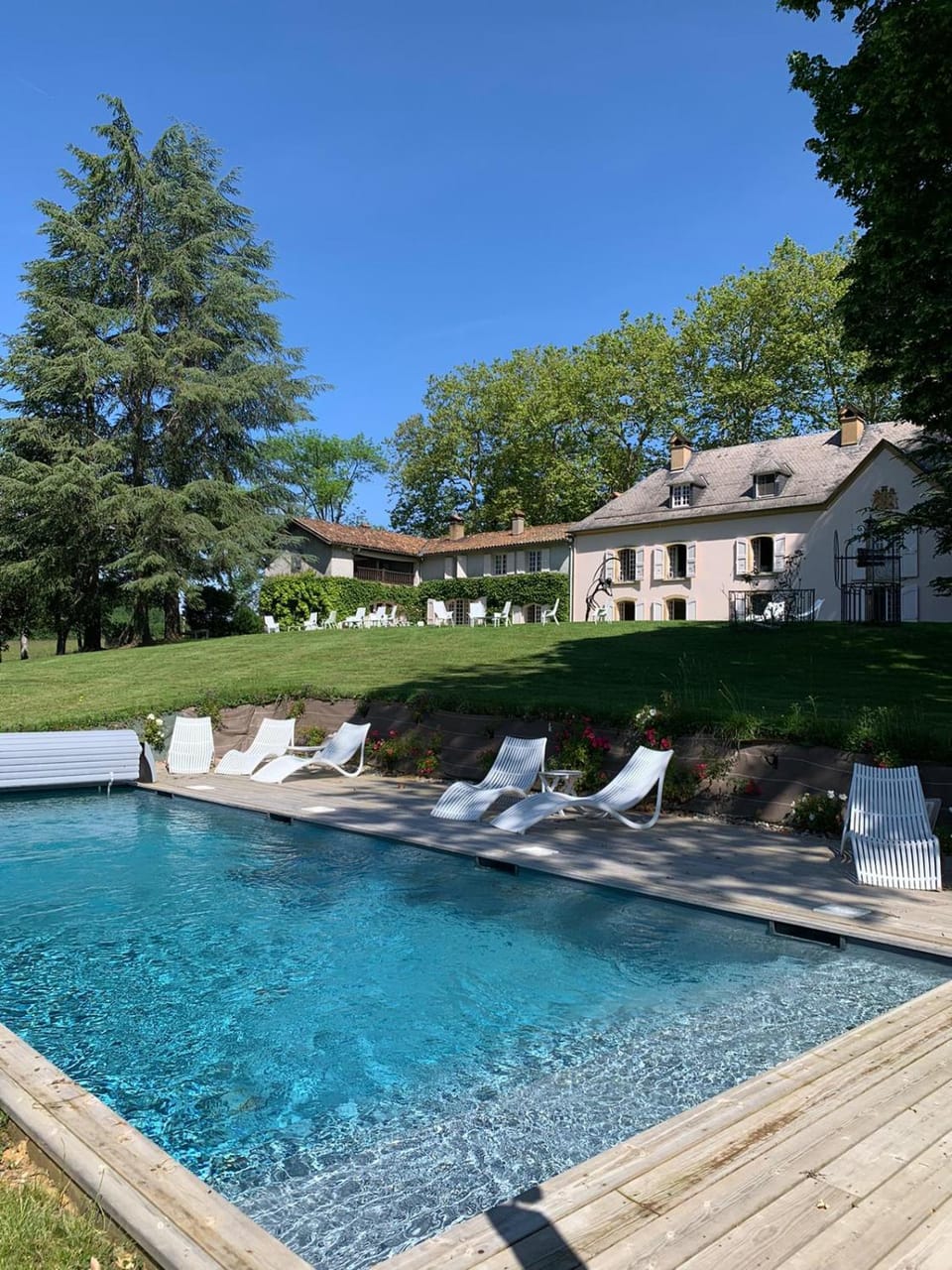 Property building, Day, Garden, Garden view, Pool view, Swimming pool, Swimming pool, sunbed