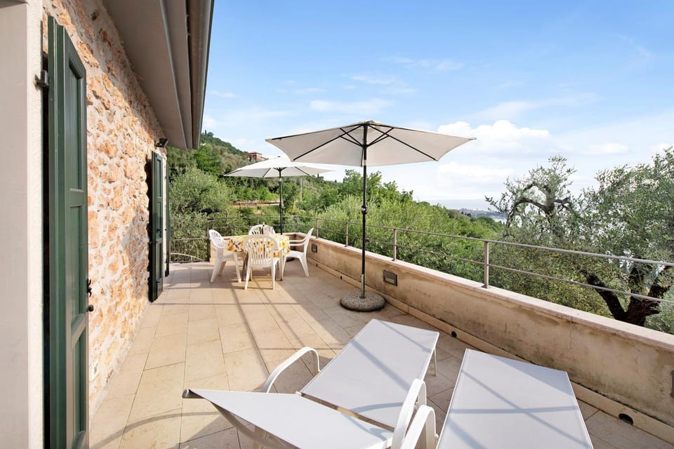 Property building, Balcony/Terrace, Living room