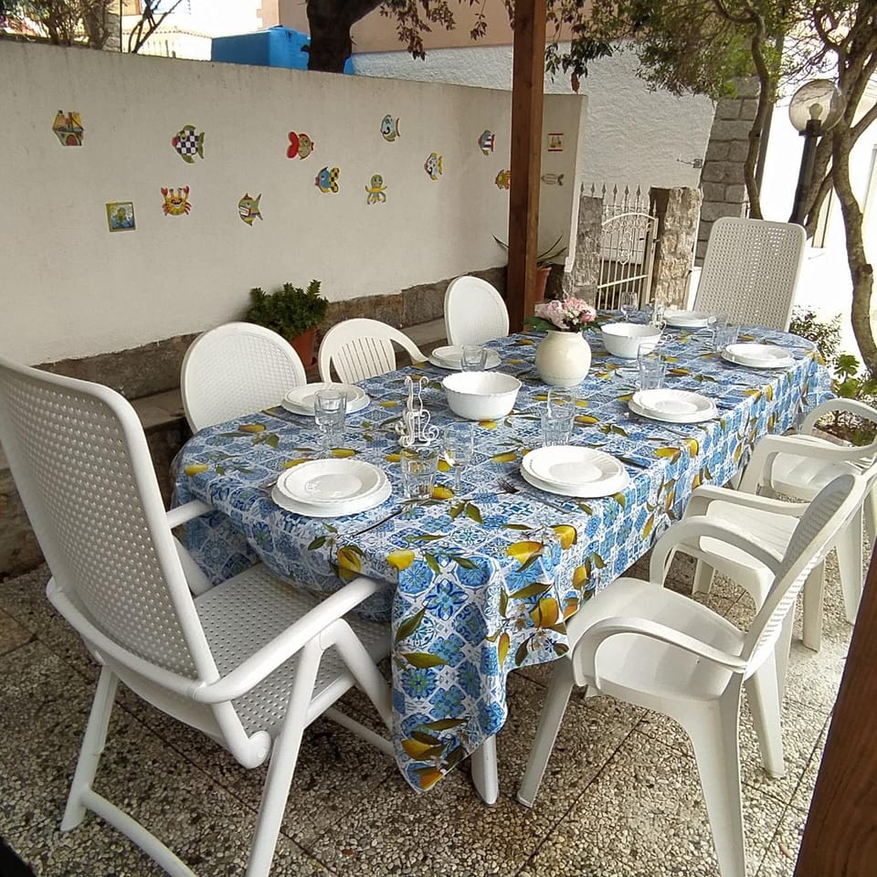 Patio, Dining area