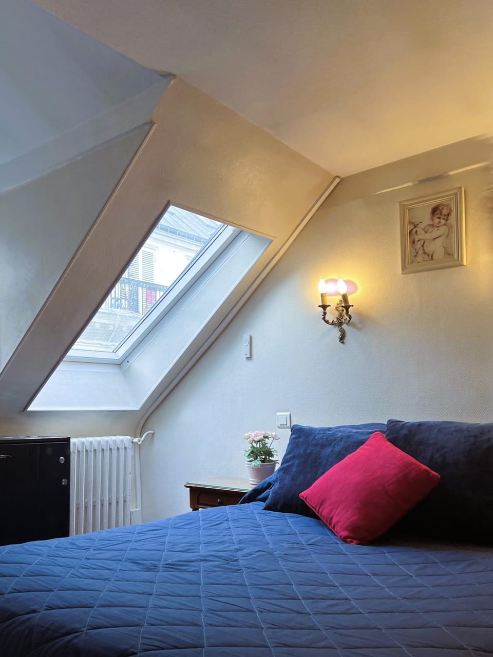 Bed, Bedroom, internet, oven, air conditioner