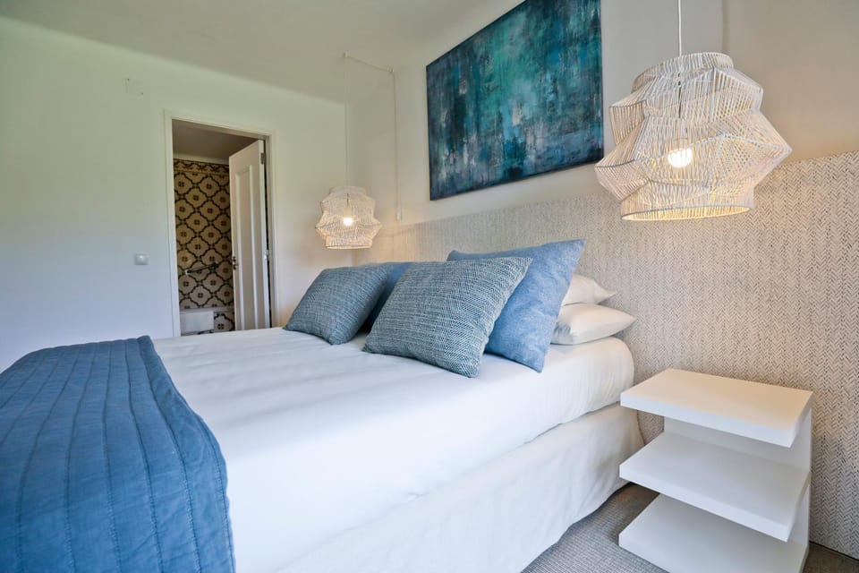 Bed, Bathroom, Bedroom, air conditioner