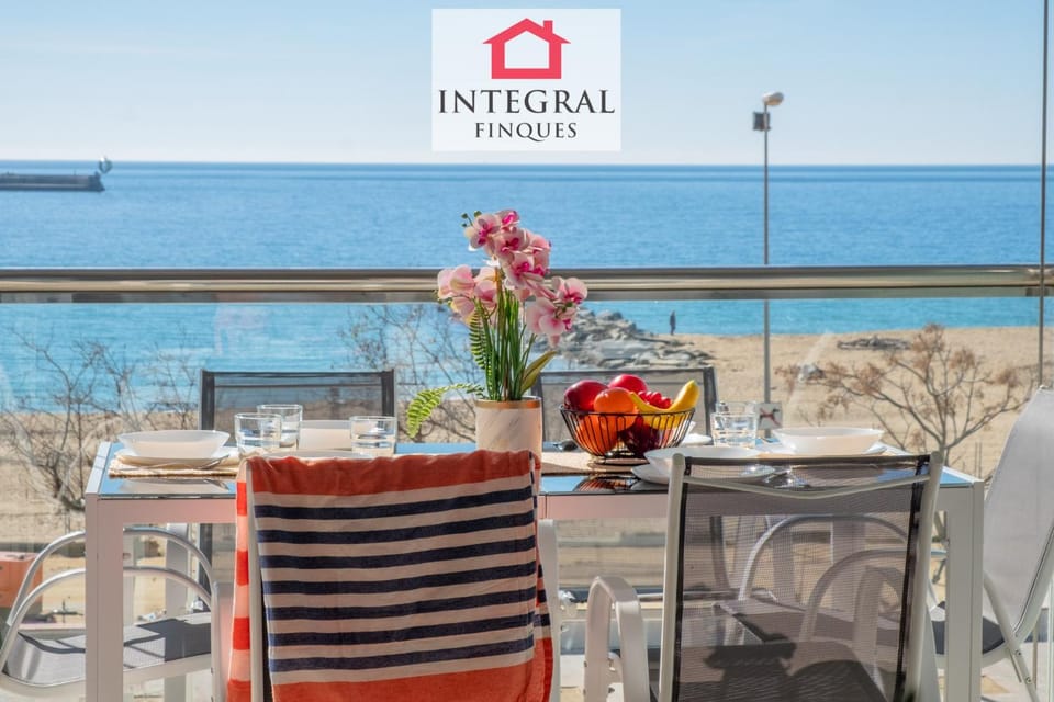 Property building, Off site, Balcony/Terrace, Beach, Sea view, furniture