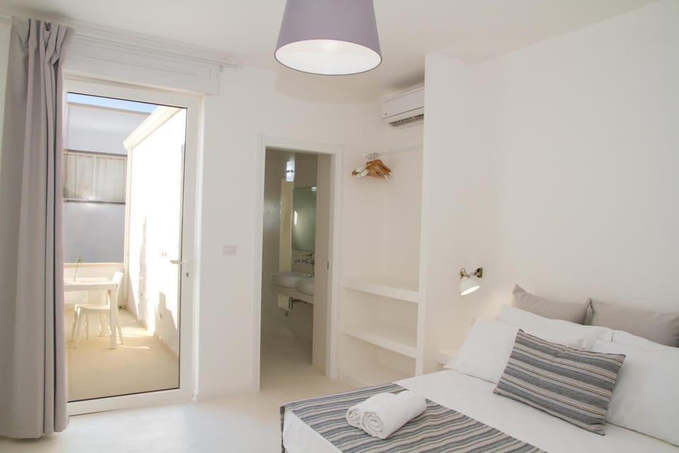 Bed, View (from property/room), Photo of the whole room, Bedroom