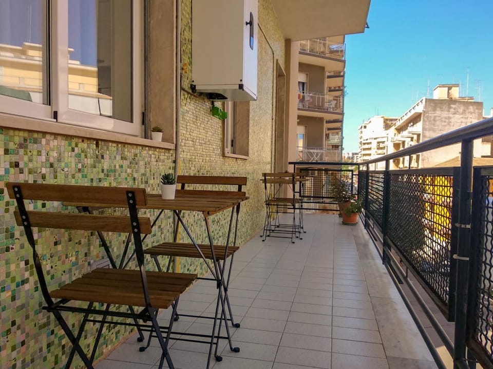 Property building, Balcony/Terrace, Street view
