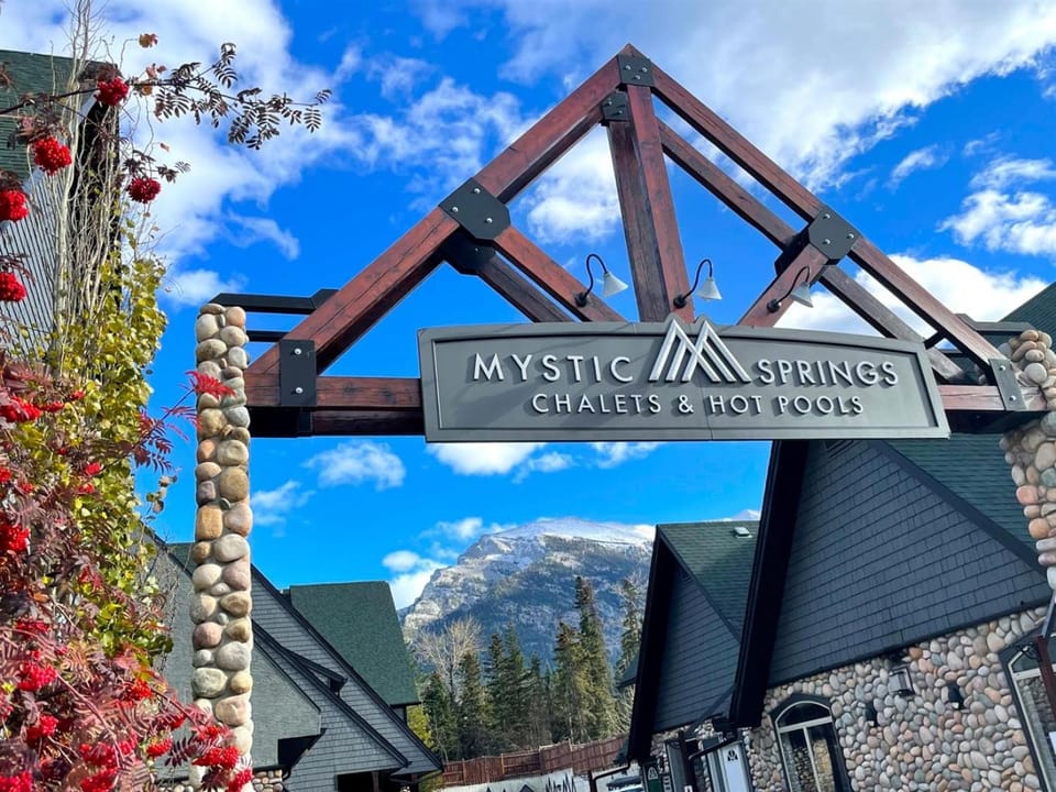 Property logo or sign, Mountain view