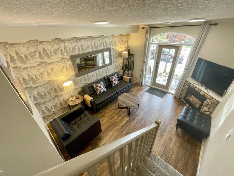 Patio, Bed, TV and multimedia, Living room, Decorative detail, Seating area, fireplace