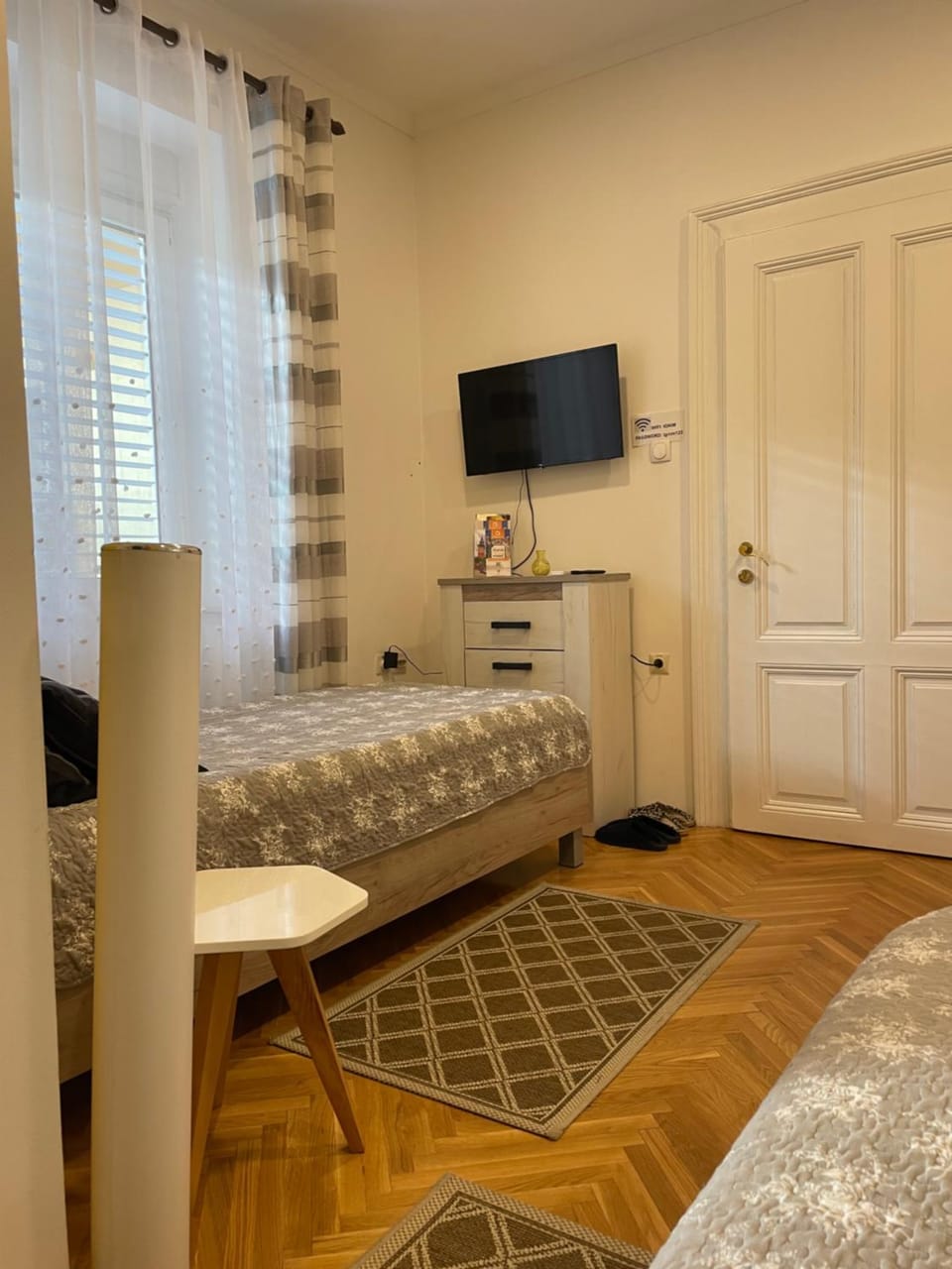 Bed, TV and multimedia, Living room, Bedroom