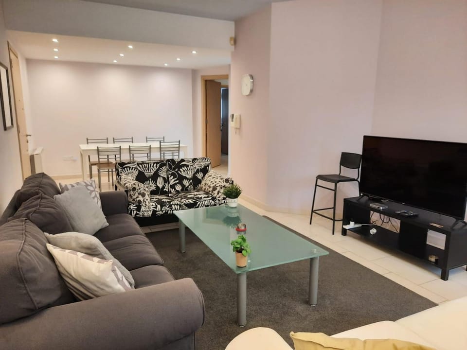Communal lounge/ TV room, TV and multimedia, Living room, Seating area