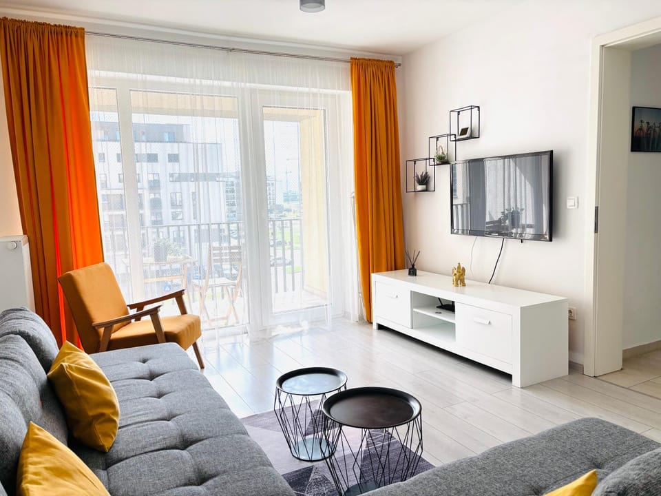 Communal lounge/ TV room, TV and multimedia, Living room, Seating area, Evening entertainment