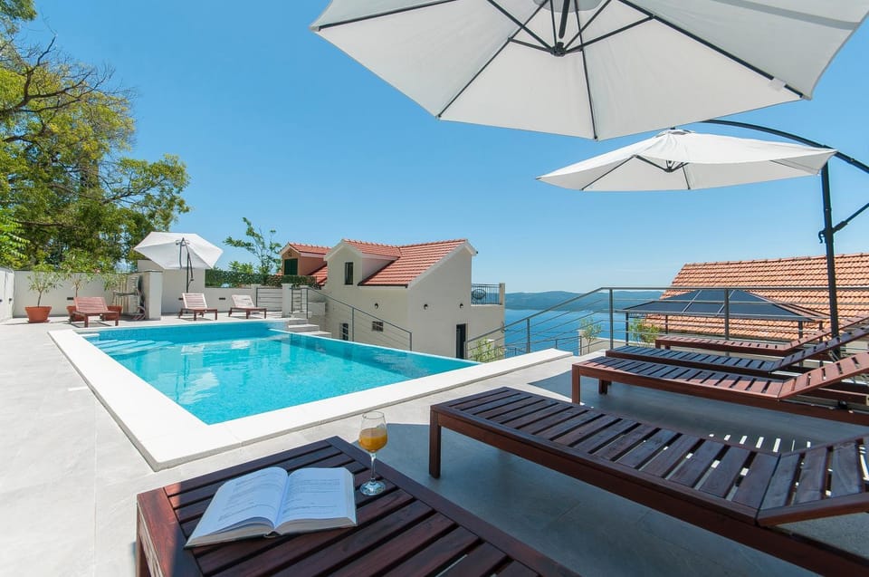 Day, Pool view, Sea view, Swimming pool, sunbed
