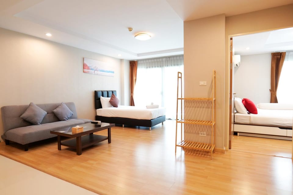 Bed, Living room, Photo of the whole room, Seating area, Bedroom