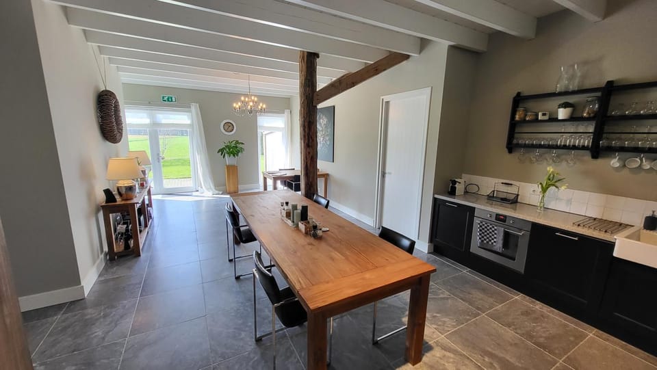 Kitchen or kitchenette, Breakfast