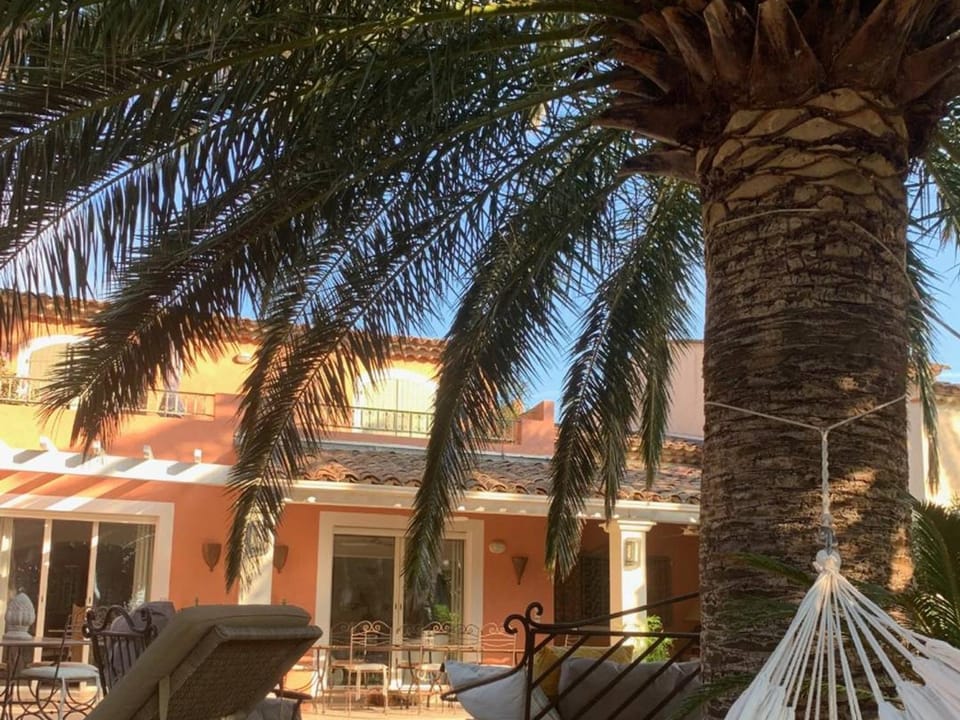 Villa Équipée avec Jardin à 50m de la Plage et Commerces - FR-1-100-238 Villa in Cavalaire-sur-Mer