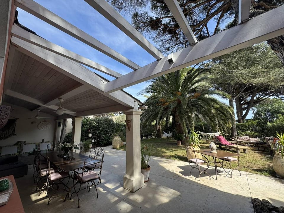 Villa Équipée avec Jardin à 50m de la Plage et Commerces - FR-1-100-238 Villa in Cavalaire-sur-Mer