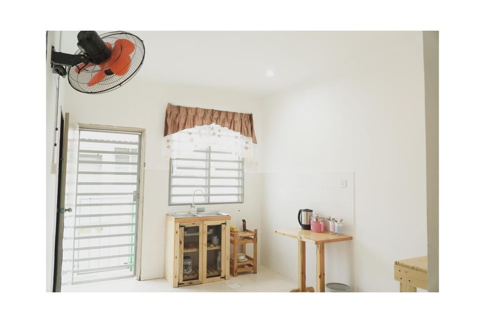 Staff, Coffee/tea facilities, Kitchen or kitchenette, Communal kitchen, Family