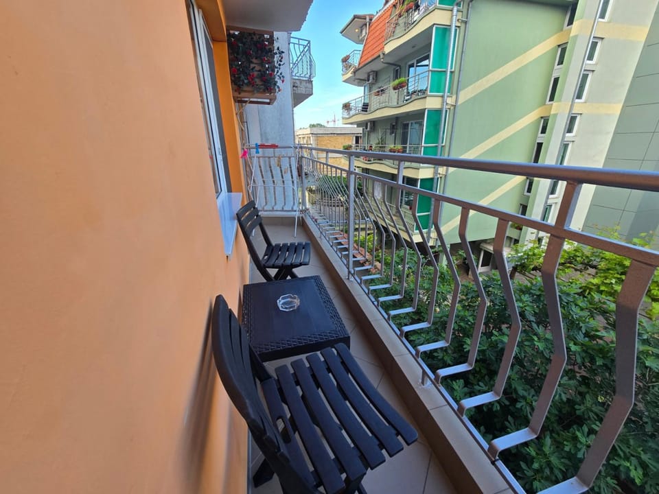 Property building, Day, Garden, View (from property/room), Balcony/Terrace, Garden view