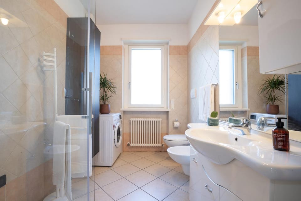 Toilet, Bathroom, bidet, towels