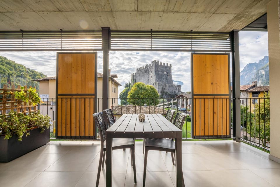 Natural landscape, Balcony/Terrace, Dining area, Mountain view