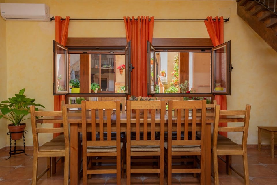 Lounge or bar, Dining area