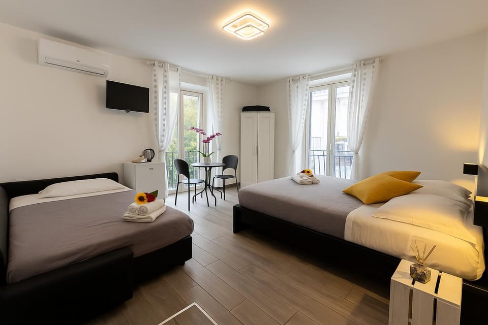 Bed, Living room, Seating area, Bedroom, locker