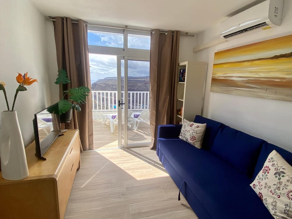 Living room, air conditioner
