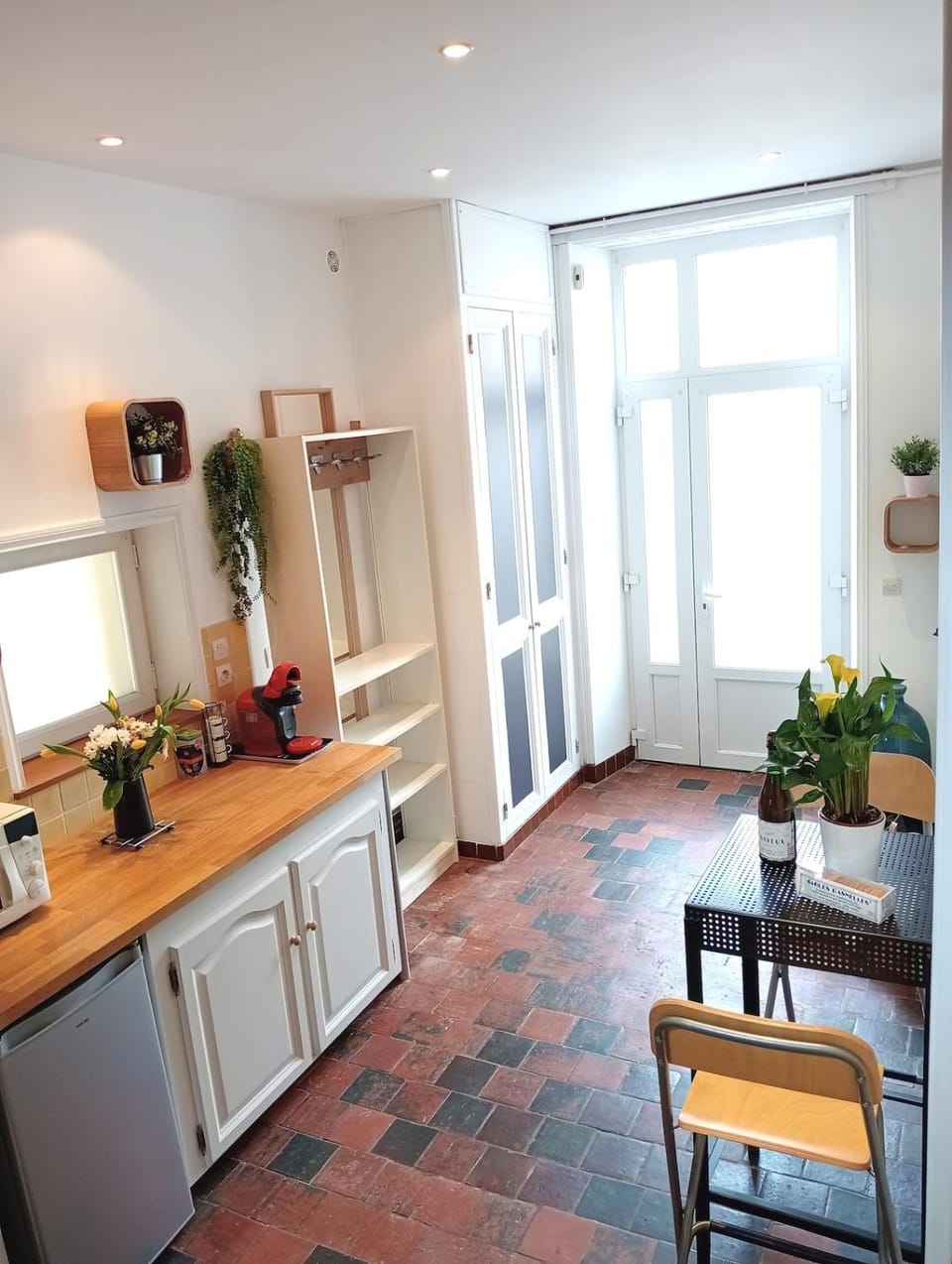 Kitchen or kitchenette