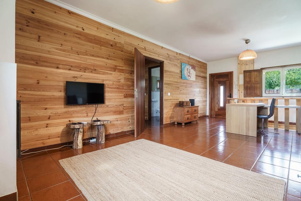 Communal lounge/ TV room, TV and multimedia, Photo of the whole room, Seating area