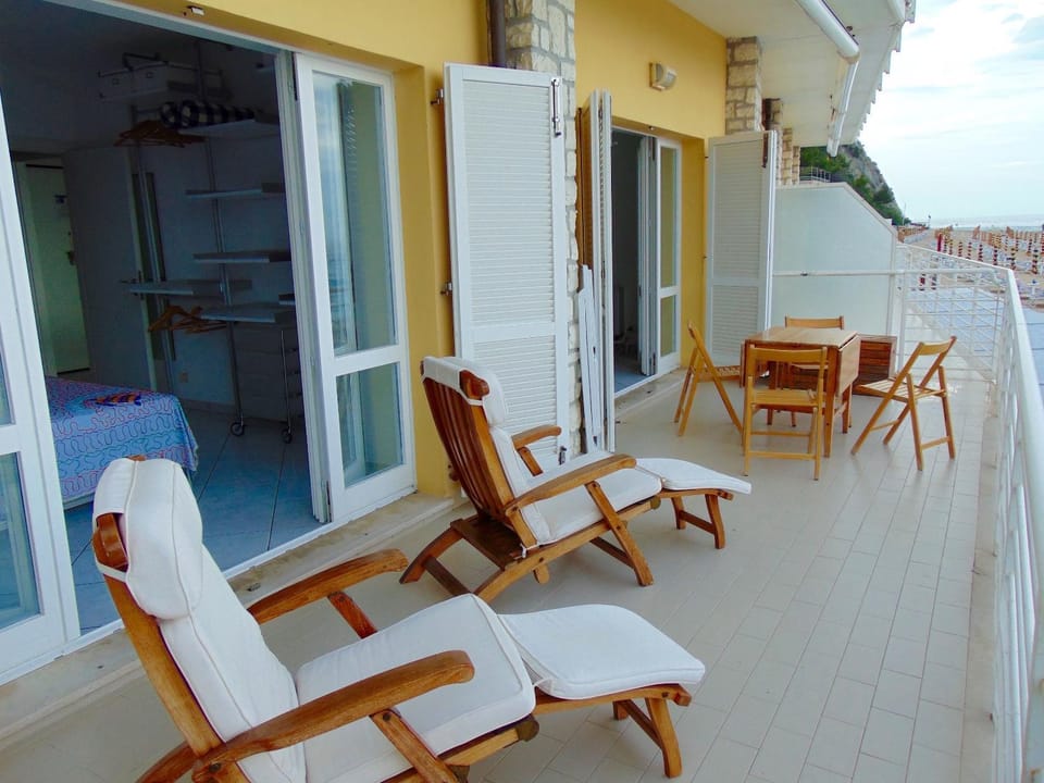 N226 - Numana, meraviglioso bilocale fronte mare Apartment in Numana