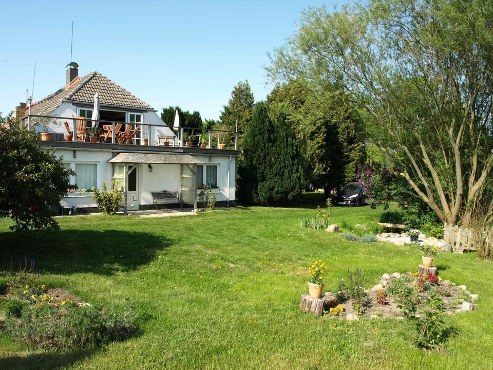 Facade/entrance, Garden view
