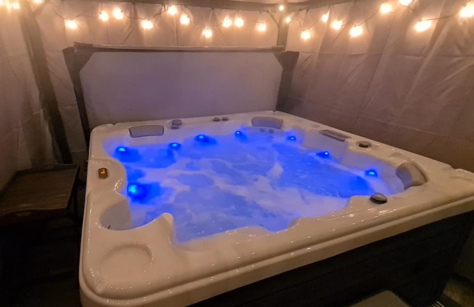 Activities, Hot Tub, Seating area