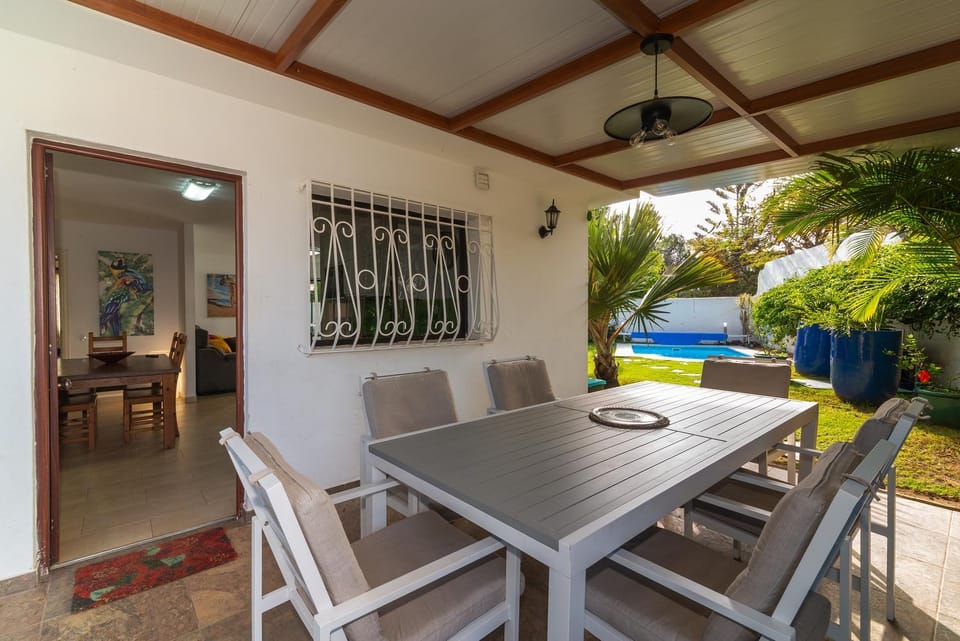Dining area, Swimming pool