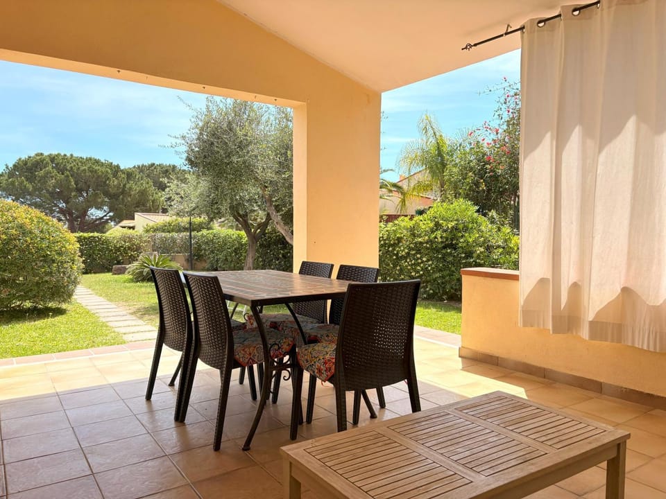 Patio, Day, Garden, Garden view