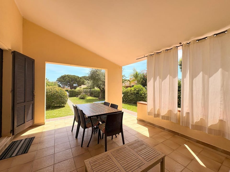 Patio, Day, Balcony/Terrace