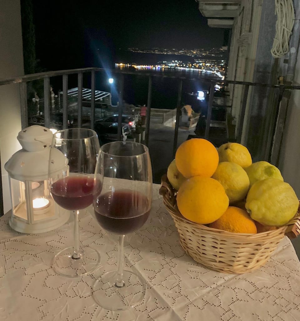 Neighbourhood, Balcony/Terrace, Food and drinks, Food, Sea view