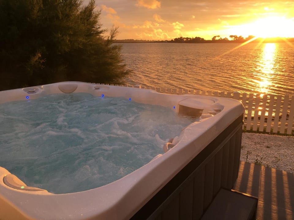 MAISON LES PIEDS DANS L EAU House in Finistere