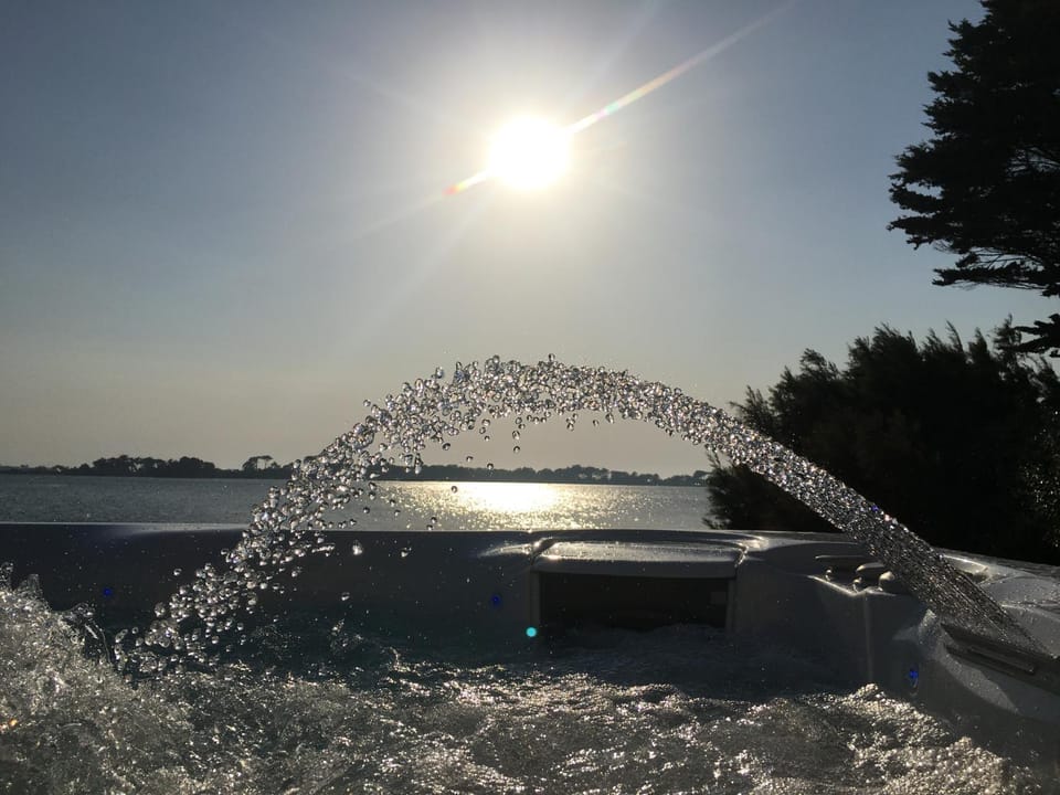 MAISON LES PIEDS DANS L EAU House in Finistere