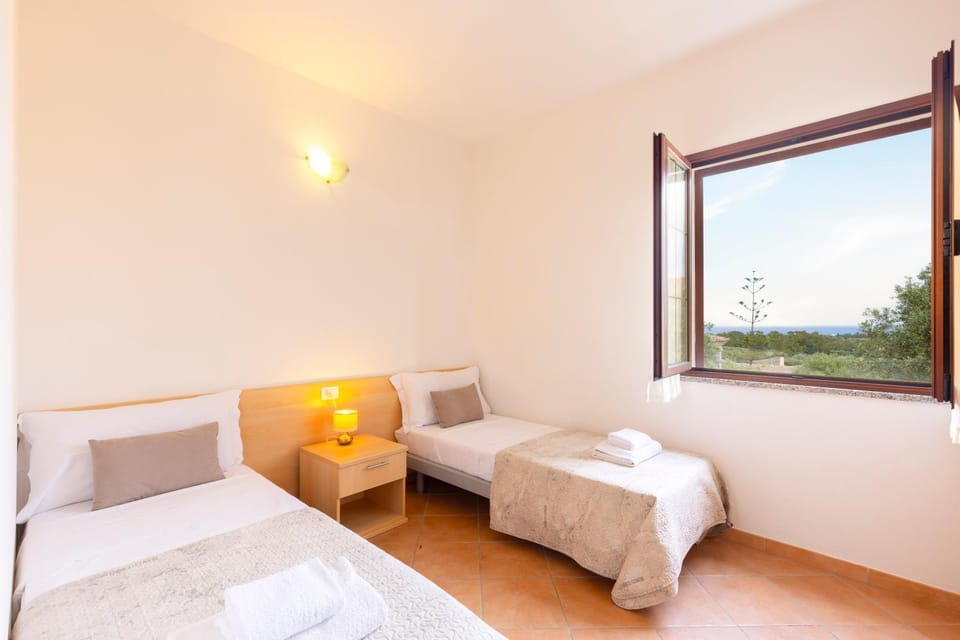 View (from property/room), Photo of the whole room, Bedroom, Sea view