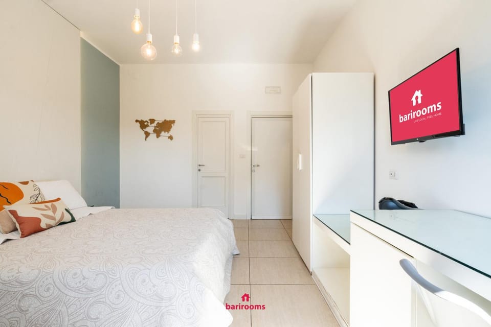 Bed, TV and multimedia, Photo of the whole room, Bedroom