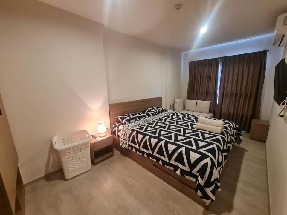 TV and multimedia, Seating area, Bedroom