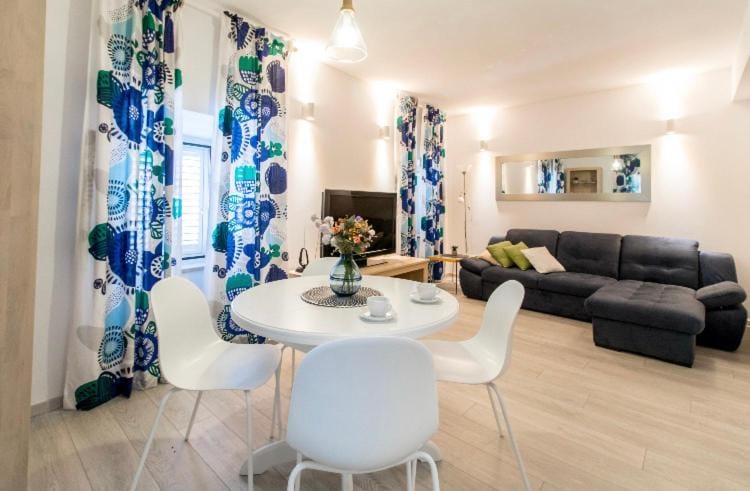 TV and multimedia, Living room, Dining area